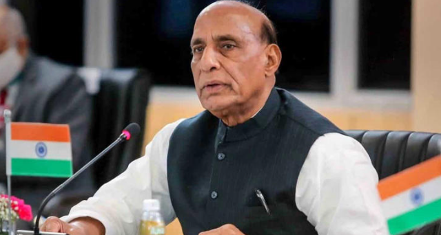 भारत पाकिस्तान को IMF की मदद से ज्यादा पैसे की पेशकश कर सकता था: राजनाथ सिंह