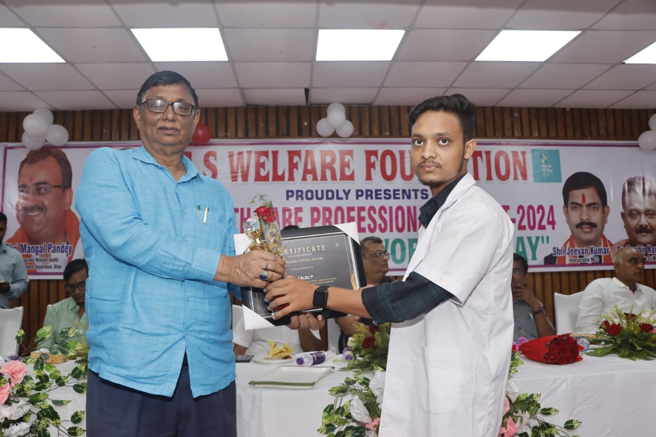विश्व फिजियोथैरेपी दिवस पर सम्मानित हुवे डॉ. संदीप