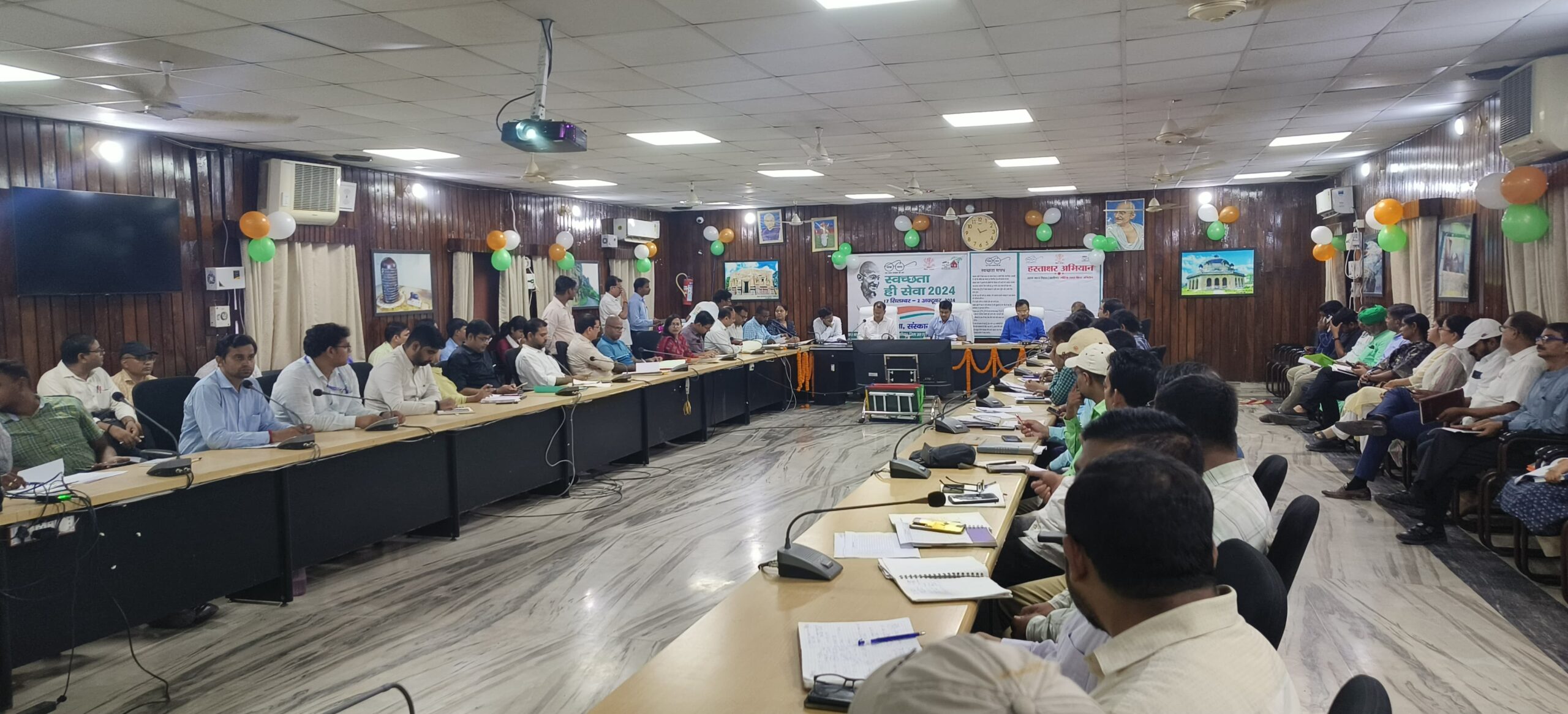 स्वच्छता ही सेवा के तहत कैमुर डीएम ने की हस्ताक्षर अभियान की शुरुवात