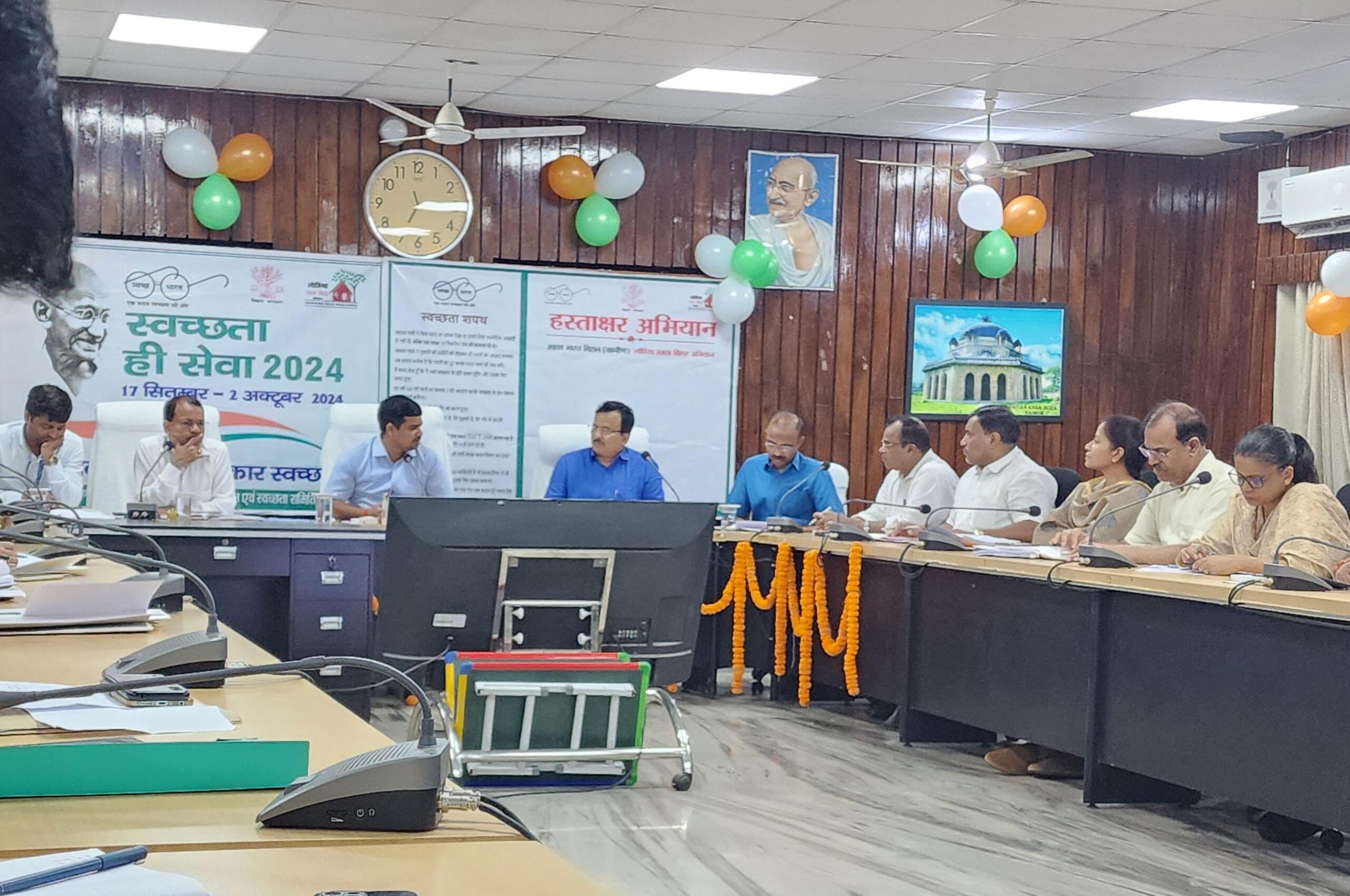 जिला युवा महोत्सव की तैयारी हेतु कैमुर डीएम ने की अधिकारियों संग बैठक