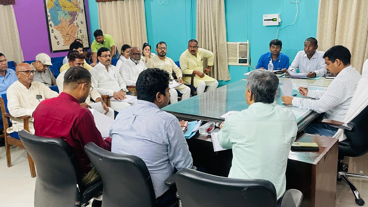 जिला युवा महोत्सव का मुख्य कार्यक्रम सोमवार को, डीएम ने की बैठक