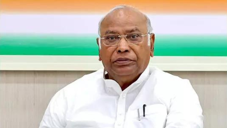 कांग्रेस अध्यक्ष खर्गे मुश्किल में, उनके खिलाफ भाजपा नेता द्वारा मामला दर्ज किया गया। और जानें?
