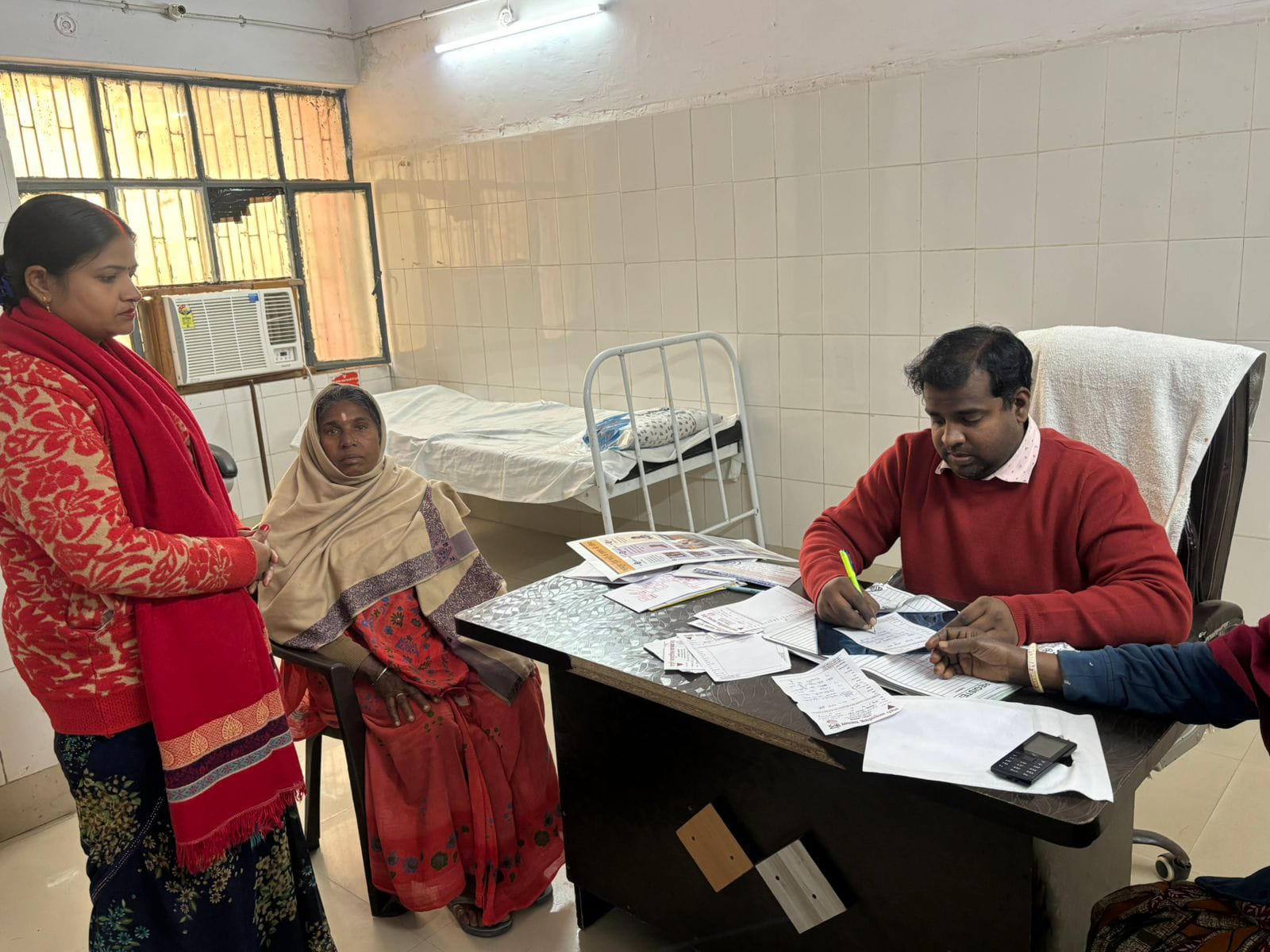 ठंड में सतर्क रहें जोडो में दर्द व गठिया के मरीज:सीएमओ वाराणसी