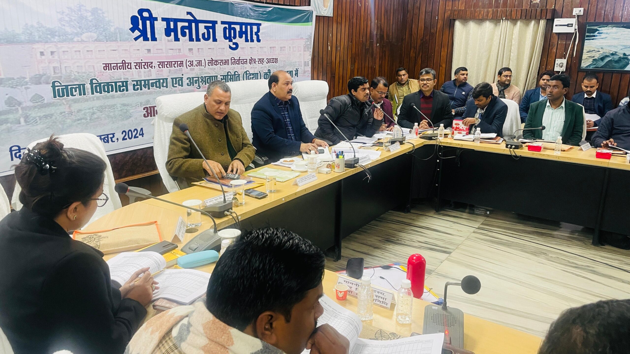 मोहनिया गर्ल स्कुल की जमीन अतिक्रमण मुक्त करने का सांसद ने दिया निर्देश