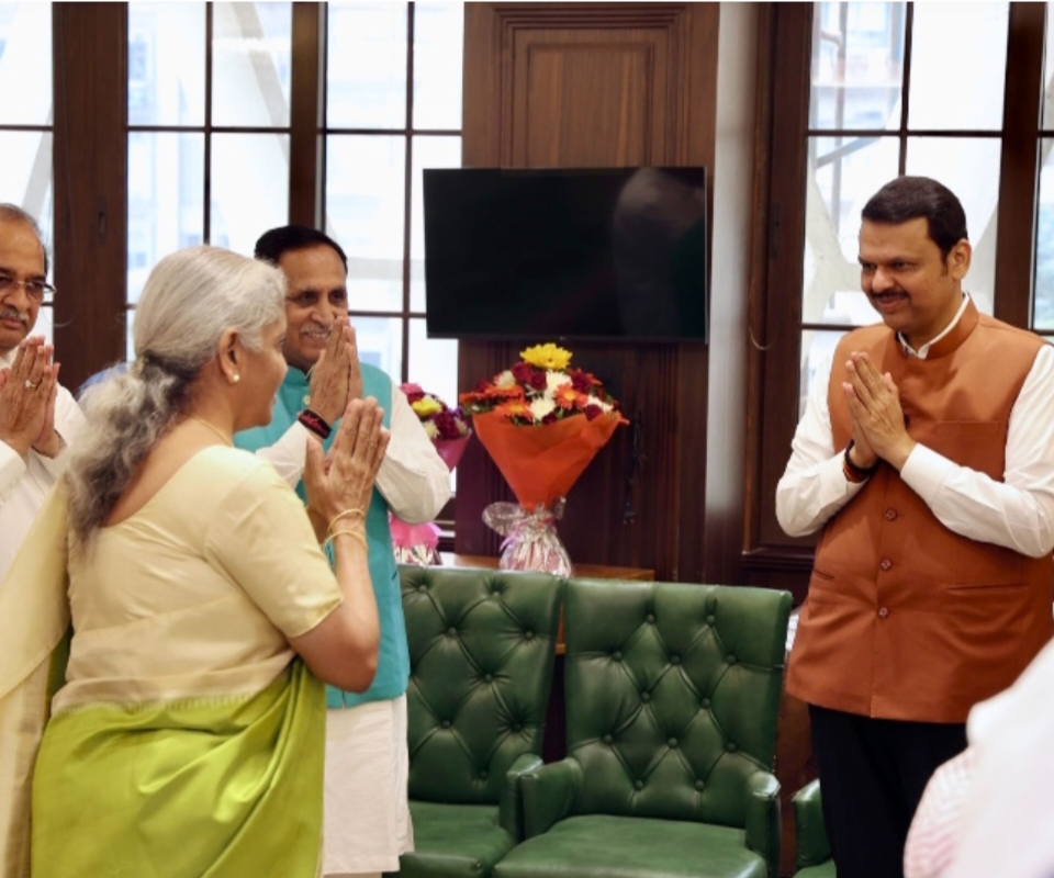 Maharashtra New CM: फडणवीस कल तीसरी बार लेंगे CM पद की शपथ, शिंदे और पवार के साथ सरकार बनाने का दावा किया पेश