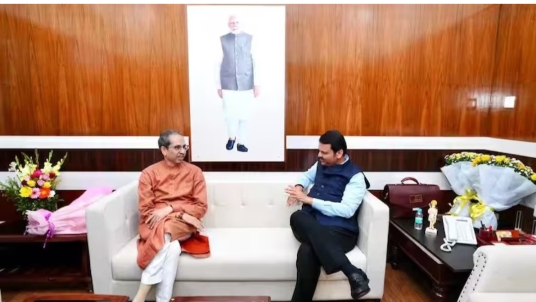 उद्धव ठाकरे ने CM फडणवीस से की मुलाकात, आदित्य ठाकरे बोले, ‘हम भले विपक्ष में हैं लेकिन…’