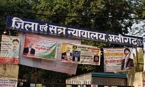 अलीगढ़ में दो वकिलों पर महिला ने लगाये 10 लाख ठगने का आरोप