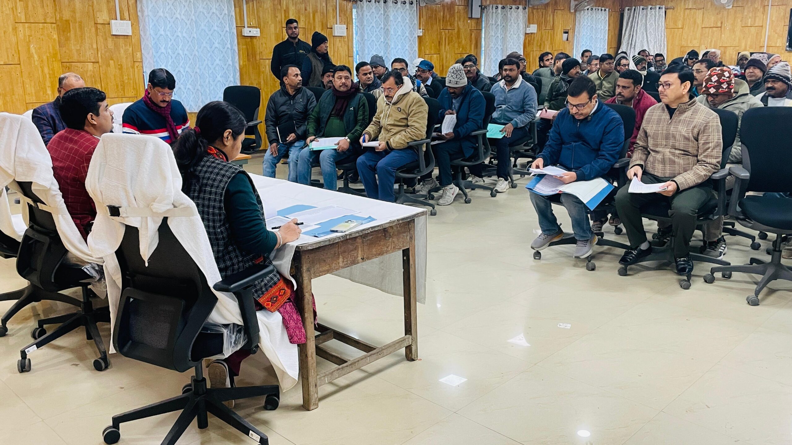 कैमुर डीएम ने की सभी विभागों के प्रधान सहायकों के साथ बैठक, दिये ये निर्देश