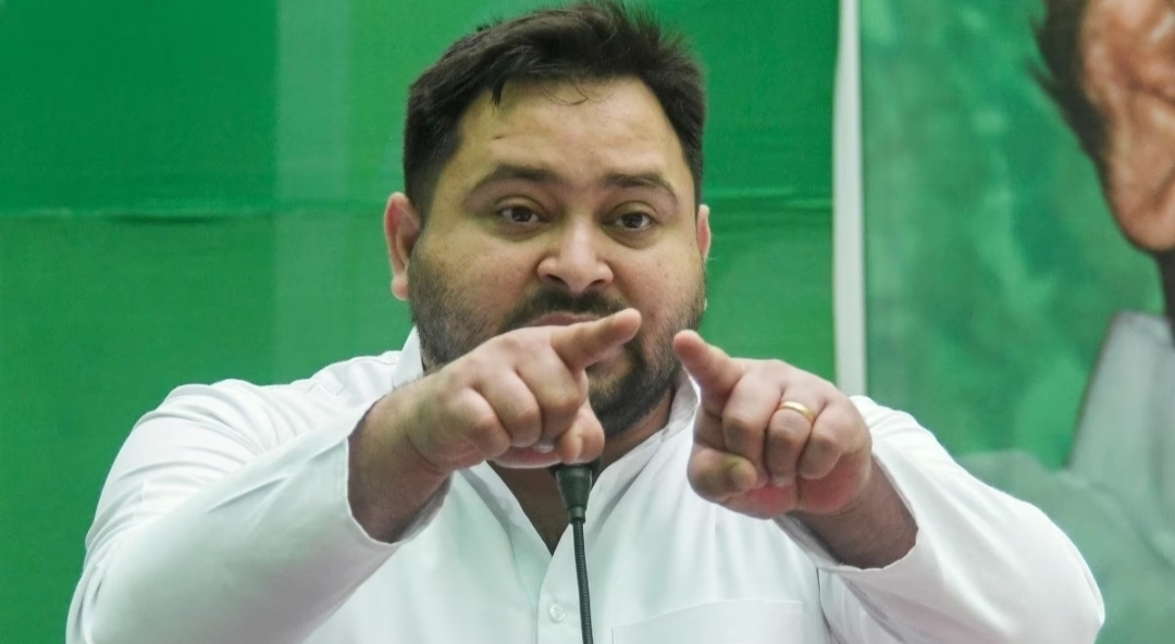 तेजस्वी यादव को चुनाव आयोग का नोटिस, 2-2 EPIC नंबर को लेकर मांगा जवाब