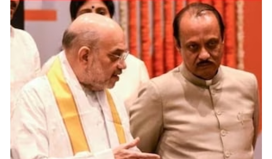 देवेंद्र फडणवीस सरकार पर संकट? दिल्ली पहुंचे अजित पवार, सीधे अमित शाह से की मुलाकात