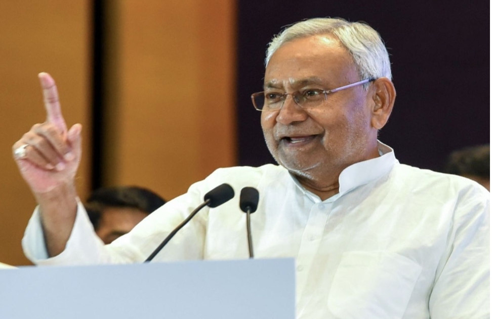 बिहार की राजनीति में नया मोड़: क्या नीतीश को हटाना भाजपा के लिए फायदे का सौदा होगा ?