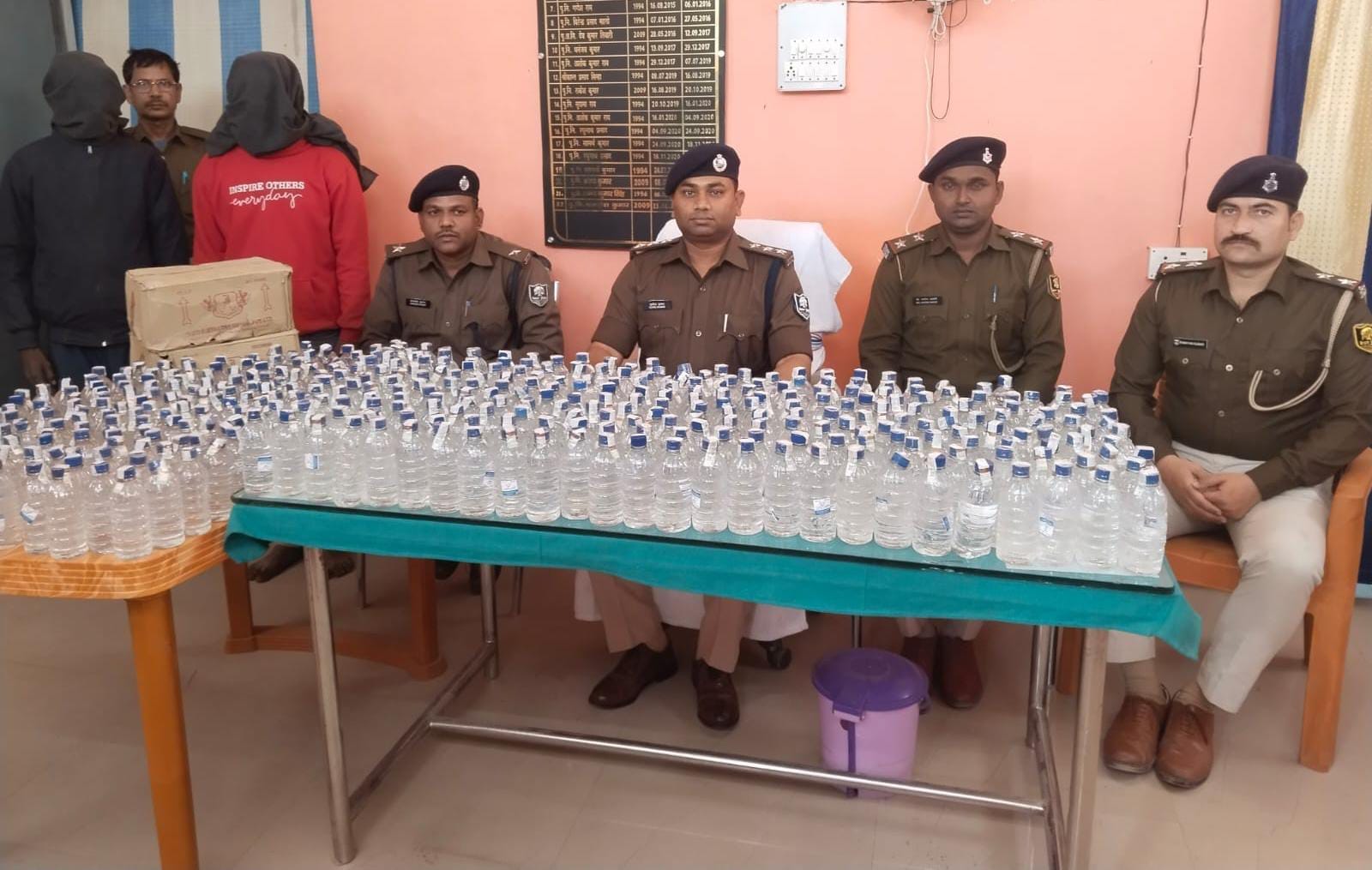 473 बोतल नेपाली दारु के साथ दो कारोबारी गिरफ्तार