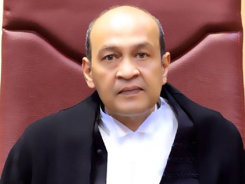 कोर्ट नही पहुंचे धनकुबेर जज यशवंत शर्मा,वकीलों ने की कारवाई की मांग