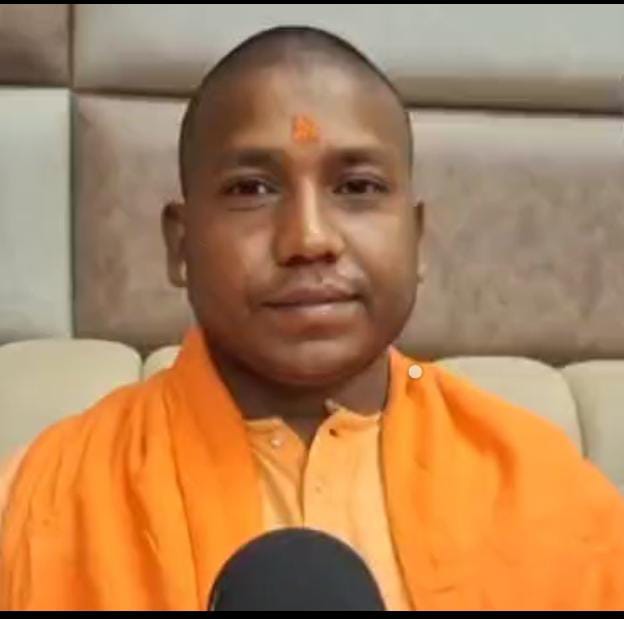 अचानक विंध्याचल धाम में पहुंचे योगी के हमशक्ल,फिर पब्लिक का रियेक्शन….