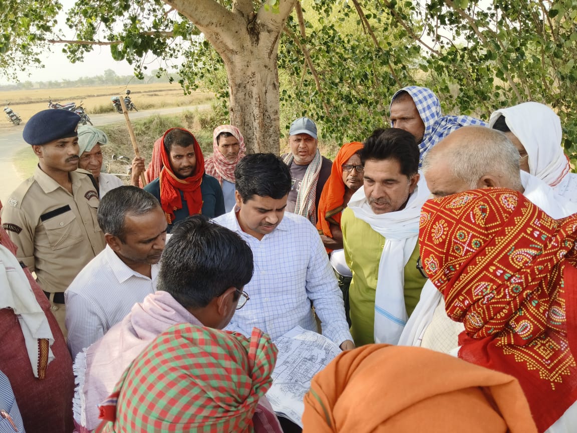 कैमूर डीएम ने भारतमाला परियोजना के तहत किया रामपुर मौजे का निरीक्षण