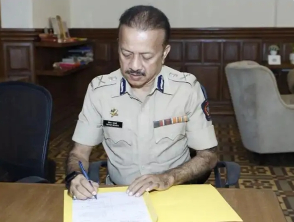 मुंबई पुलिस के पुलिस कमिश्नर कि कमान संभालेंगे बिहार के देवेन भारती,अजमल कसाब को फांसी दिलवाने में था अहम रोल