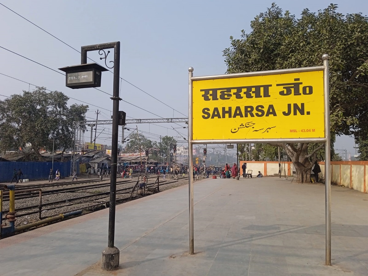 सनकी व्यक्ति ने आदर्श मध्य विद्यालय में मचाया उत्पाद, दो दर्जन से अधिक छात्र घायल; विद्यालय प्रचार के आवेदन पर FIR दर्ज आरोपी पुलिस हिरासत में..