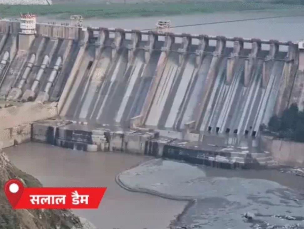 चिनाब नदी का पानी रोकने से पाकिस्तान में जलसंकट, भारत ने दो बांध बंद किए. पाक के 24 शहरों में 3 करोड़ लोगों पर असर