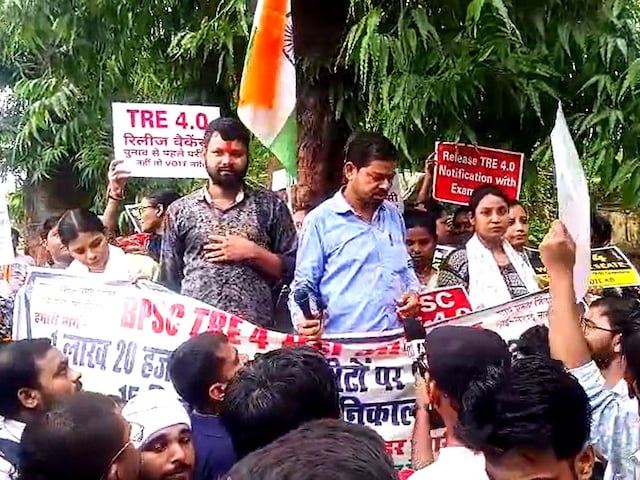 पटना में BPSC TRE 4 में सीटें बढ़ाने को लेकर छात्रों का प्रदर्शन, शिक्षा मंत्री क्या बोले?