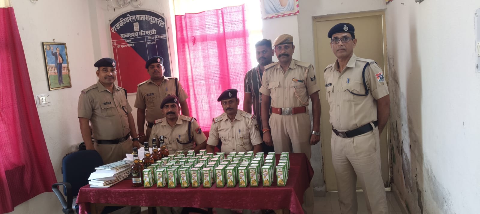 पीडीयु-गया फास्ट पैसेंजर में रेल पुलिस की तत्परता से पकड़ाया शराब का जखीरा